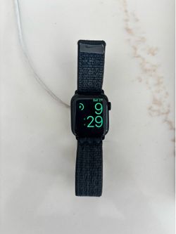Used Apple Watch SE (2nd Gen) GPS + Cellular 40mm – Midnight Black + Nike Sport Loop