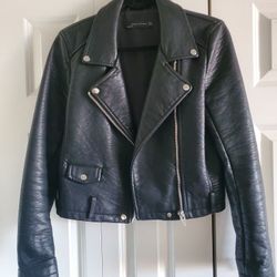 Beautiful Women's Clothing For Sale. $25 For Sale