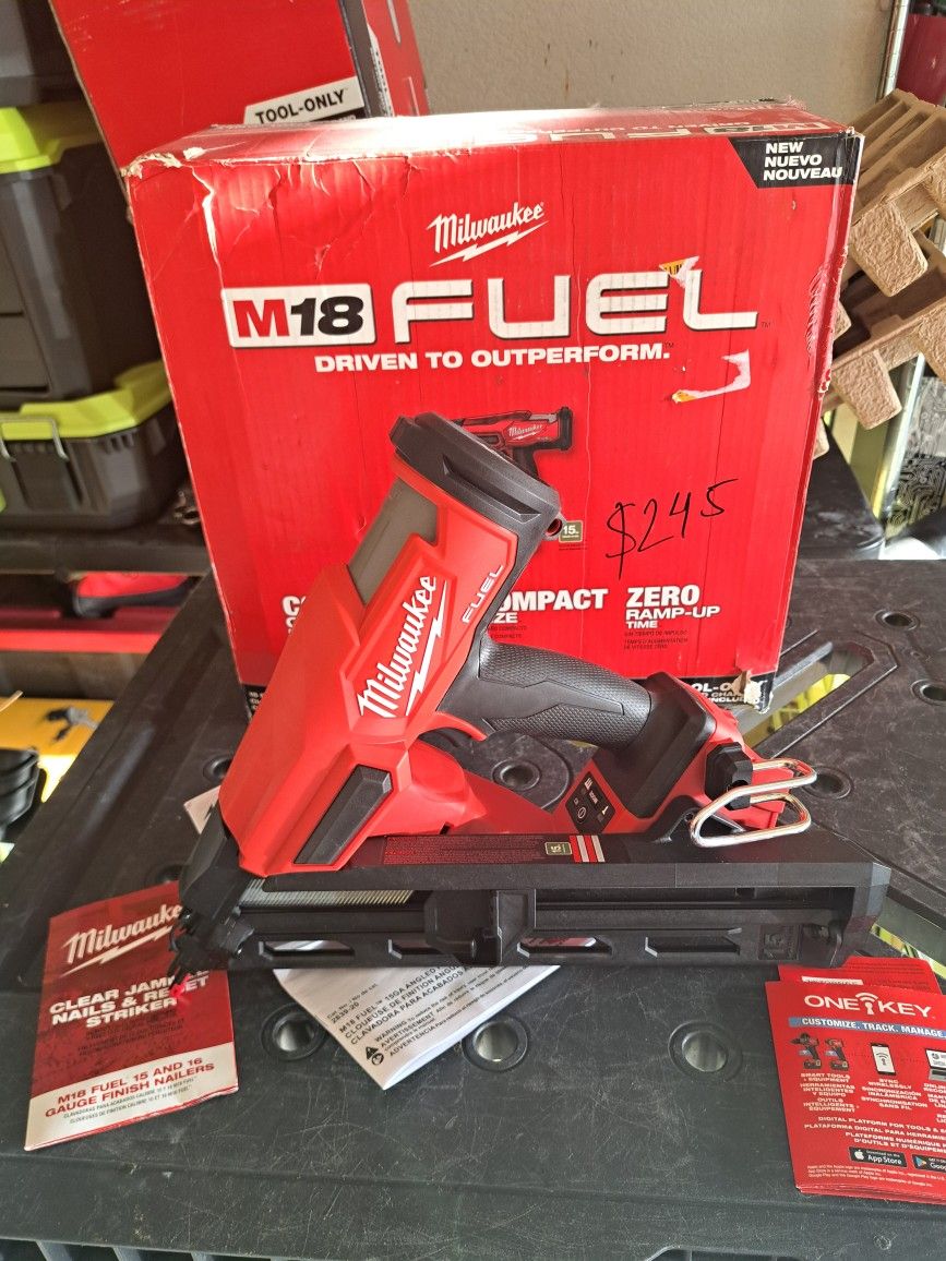 Milwaukee
M18 FUEL 18-Volt Lithium-Ion Brushless Cordless Gen II 15-Gauge Angled Finish Nailer (Tool-Only)