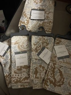 Table Cloth With Napkins & Placemats 