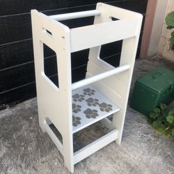 Kid’s Kitchen Helper Tower/ Step Stool