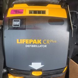 LIFE CR PLUS Defibrillator 