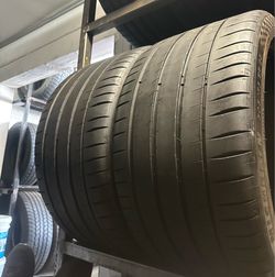PAIR OF TIRE 305 35 20 MICHELIN 85% LIFE