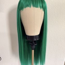 Green synthetic wig