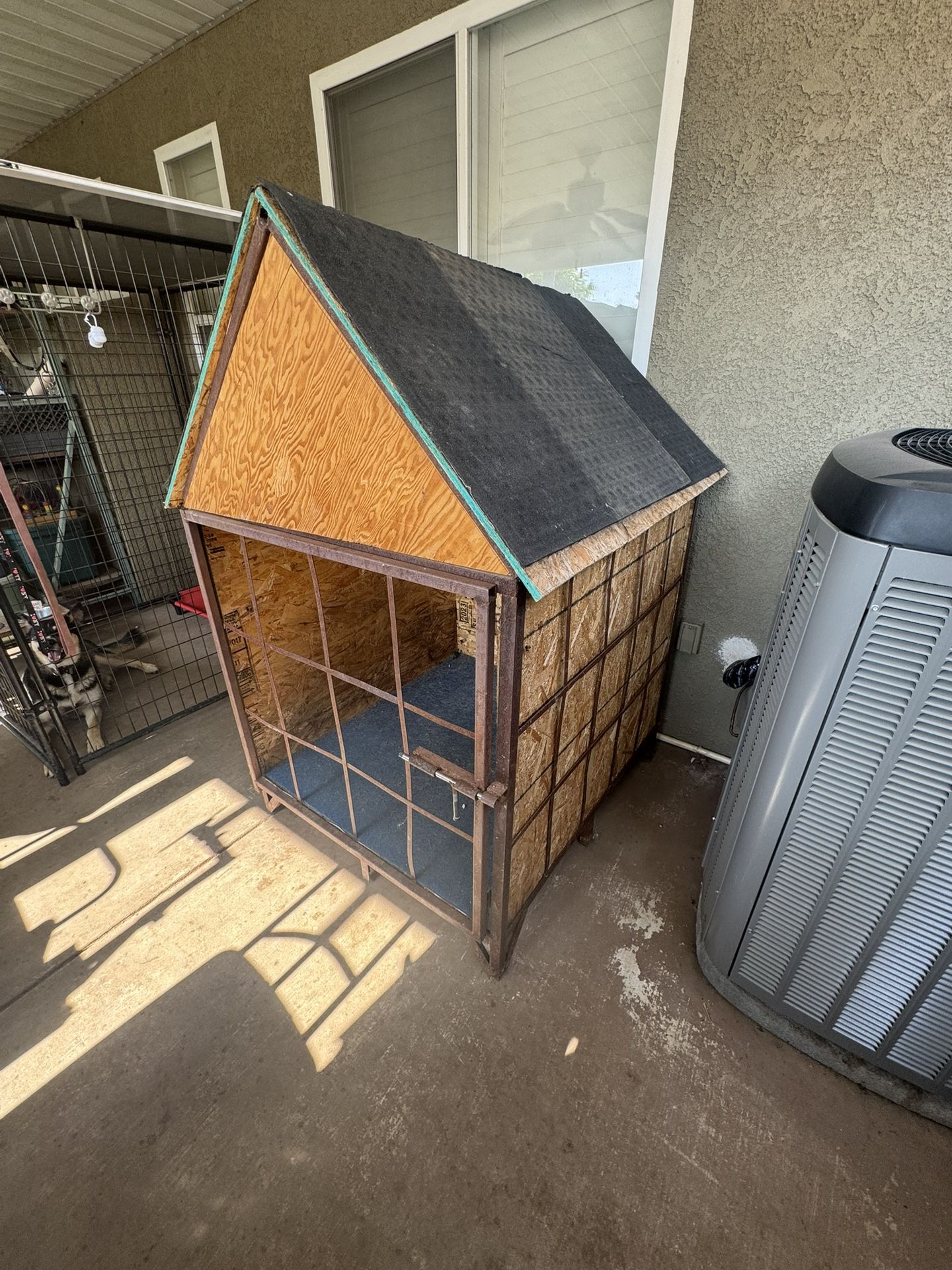 Custom XXL- Iron Dog House