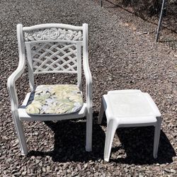 Resin Lawn Chairs With Cushions , And Side Tables