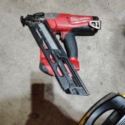 Milwaukee 15 Finish Nailer