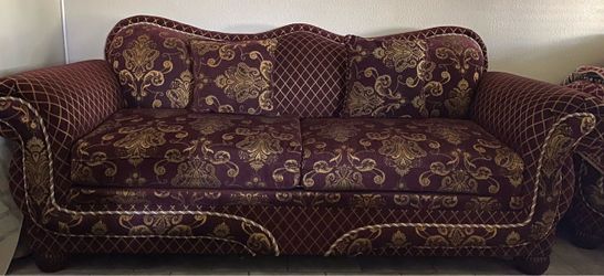2 Traditional Damask Sofa with Throw Pillows