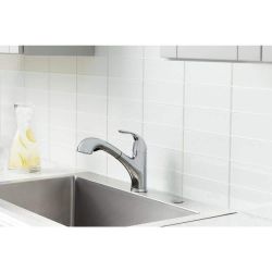 Market Single-Handle Pull-Out Sprayer Kitchen Faucet in Polished Chrome