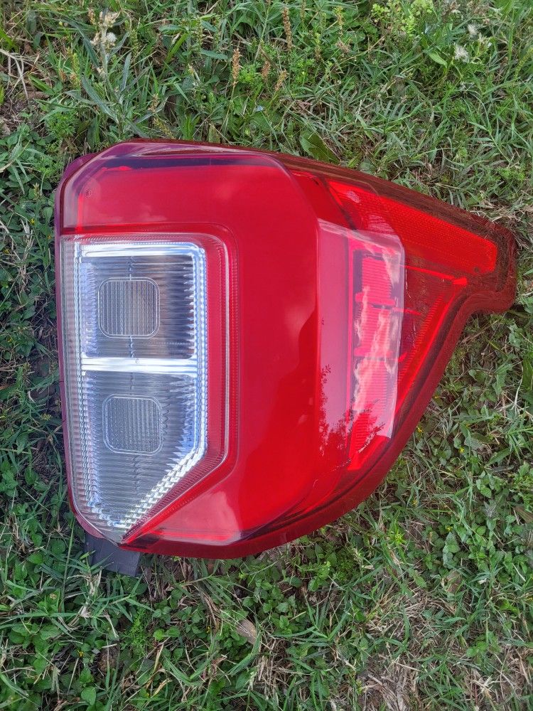 2020 TO 2022 FORD EXPLORER TAIL LIGHT