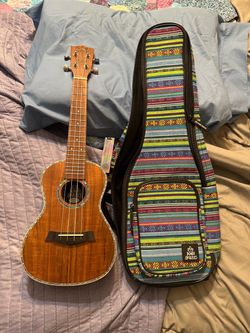 Ukulele made by Bondi in Australia. This is super nice only played it a couple times as you’ll be able to tell.