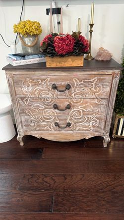 Carved Wood 3-Drawer Dresser Chest/Console