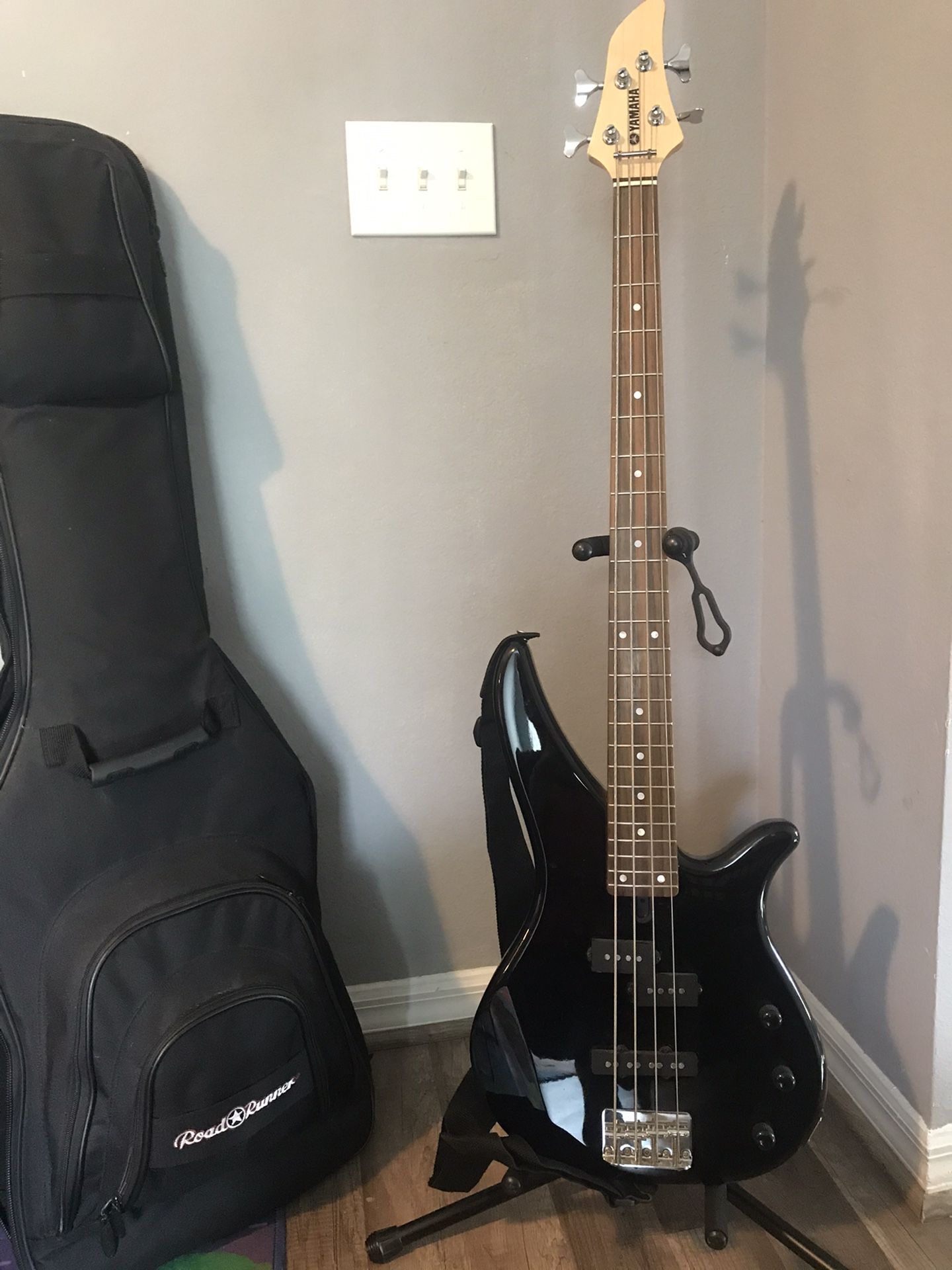 Yamaha bass guitar, black, new