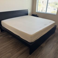High quality King Size Bed Frame (like-new)