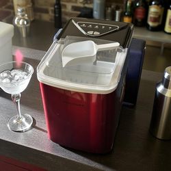 Ice Maker Frigidaire Stainless-Steel 26-Ib. Bullet-Shaped Ice