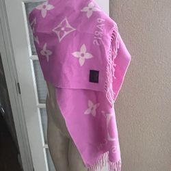 Louis Vuitton, authentic Cashmere scarf, pink