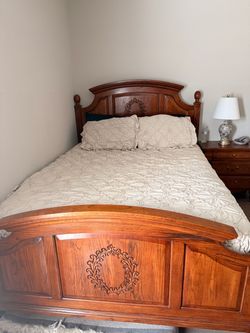 Solid wood bedroom set/Queen size
