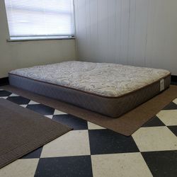 Full size mattress - can DELIVER almost anywhere for $20 extra - gently used and in very good condition 😍