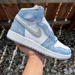 Jordan 1 High Hyper Royal (Size 5.5Y)