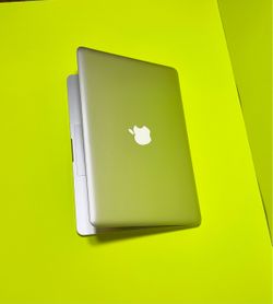 Apple MacBook Pro 13” i5/8GB/256GB SSD $140