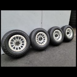 17" LOCK OFF-ROAD rims w/ 32" Ridgecrawler Tires