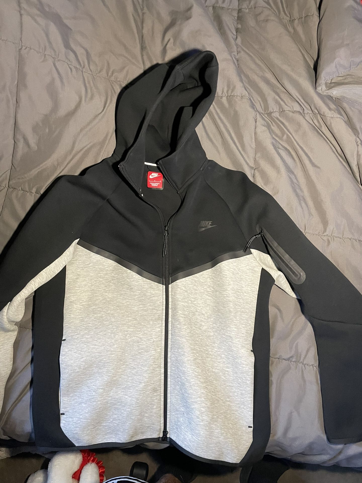nike tech hoodie