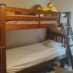 Bunk Bed/Size Twin 