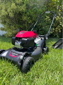 BRAND NEW IMMEDIATELY AVAILABLE SELF  PROPELLED HONDA HRN-216. /170cc. 21 in. 3-in-1 . TWIN BLADES . VARIABLE SPEED WALK BEHIND , GAS LAWN MOWER , MUL