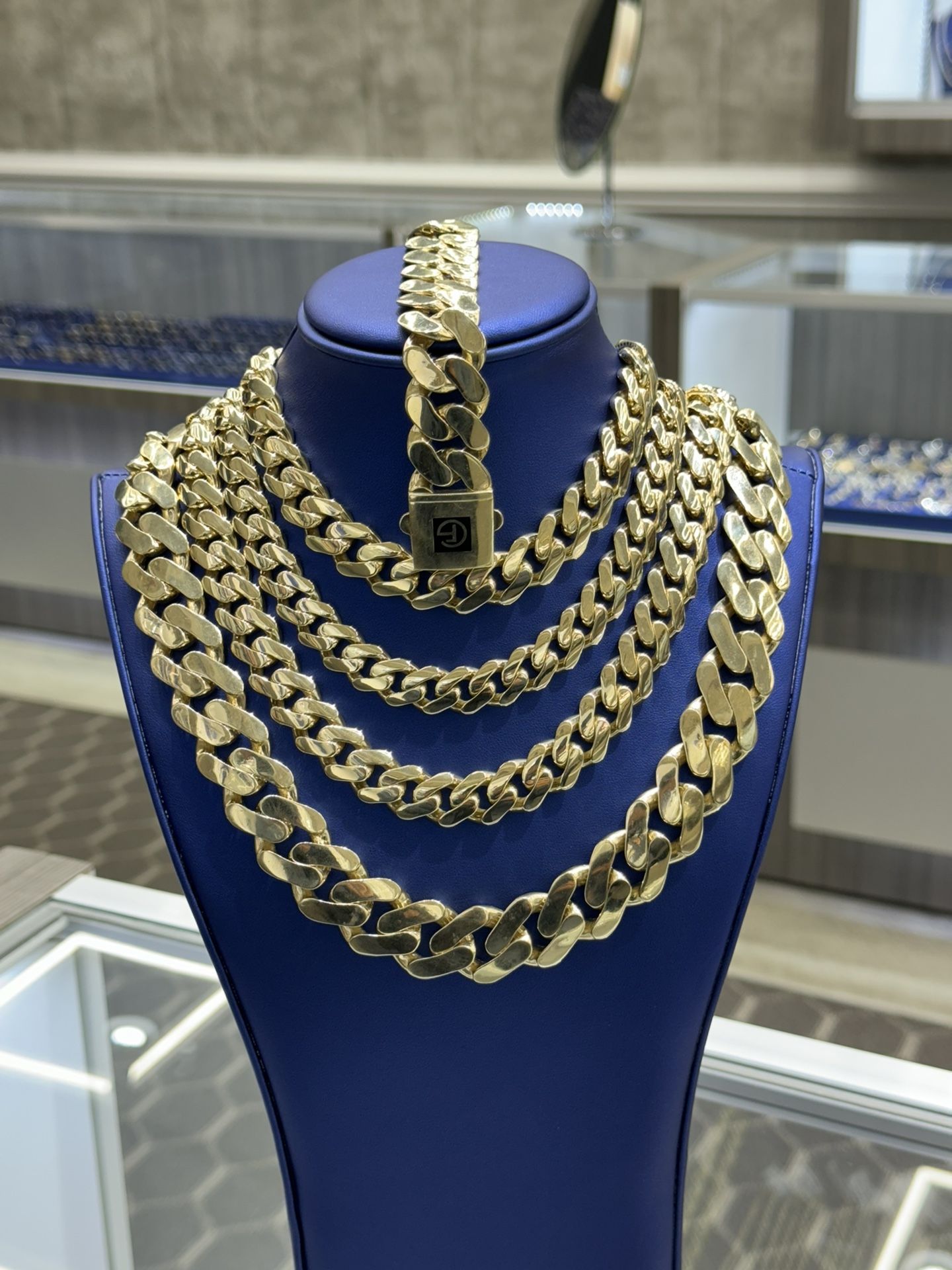 MONACO CHAIN