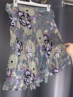 SIZE MEDIUM SKIRT