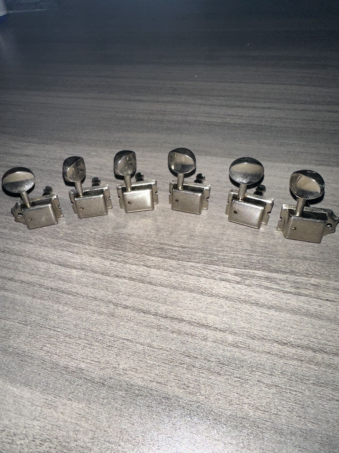 Fender Vintage Style Tuning Machines 6 Inline