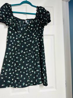 It looks nicer than in these pictures. I’m not good at taking pictures.  Waist 28” Length: 31”   It’s size M new w/o tags , never used . Pick up near 