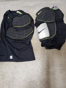 Nike football pads top and bottom. Adult XL