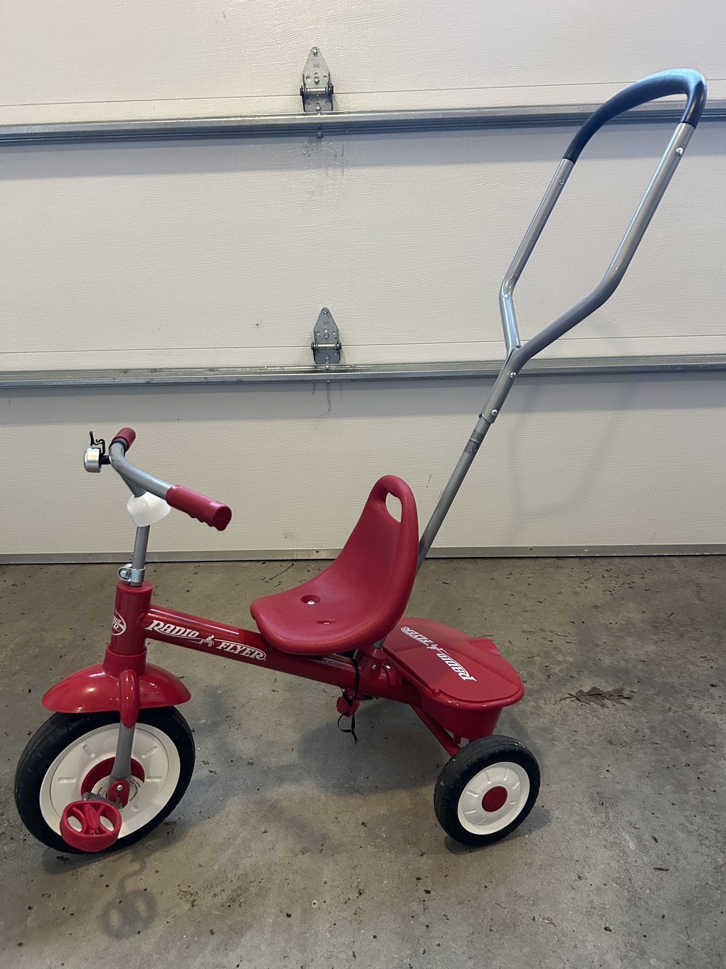 Like new Radio Flyer Deluxe Steer & Stroll Trike – Excellent Condition, Retails $70