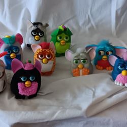 Furby 1998/2000 Toys And Keychains Lot Of 9