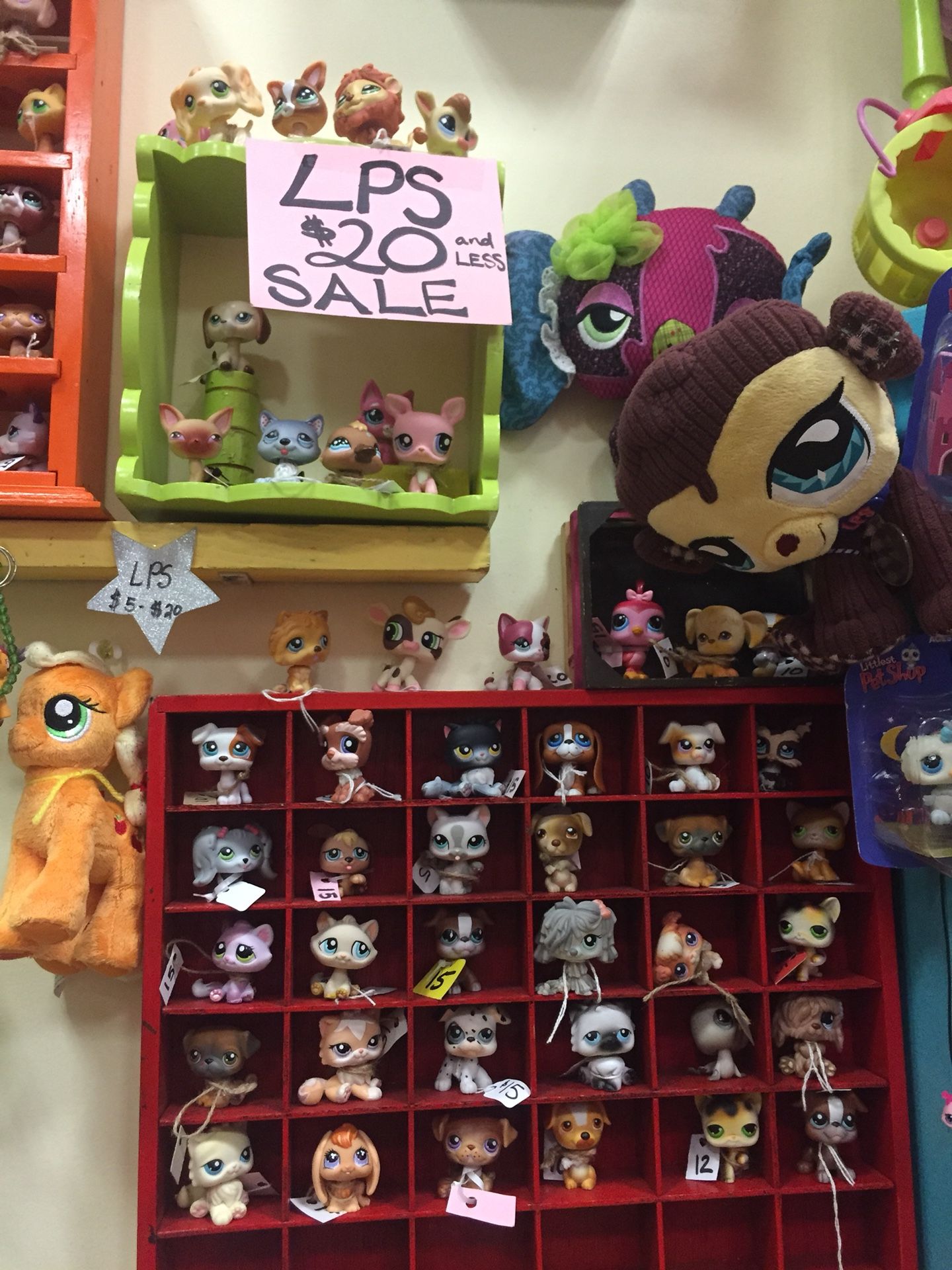 New littlest pet shop lps rares are coming in to replay toys boutique tomorrow for Sale in San