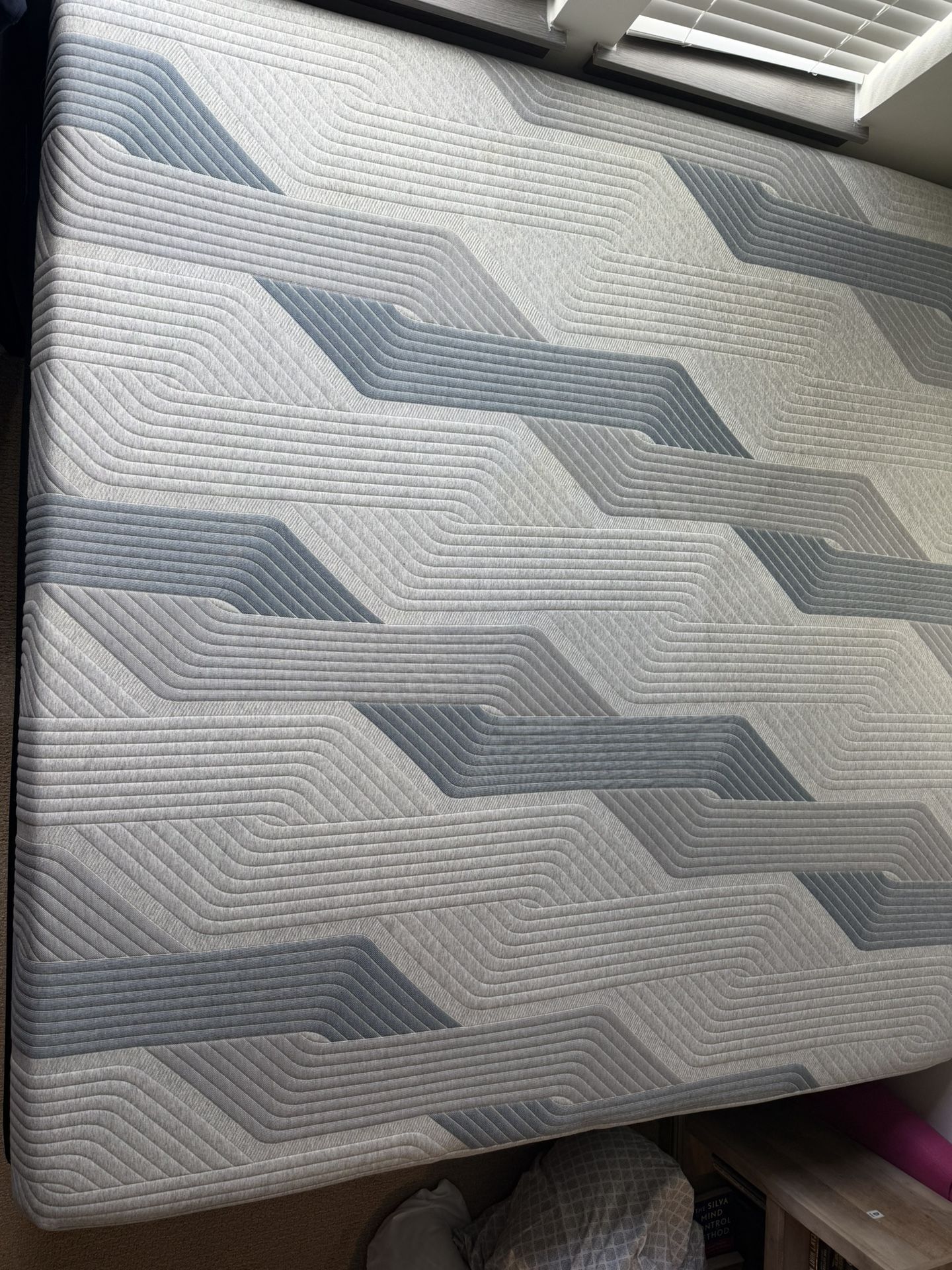 Serta King iComfort Gel/Memory Foam