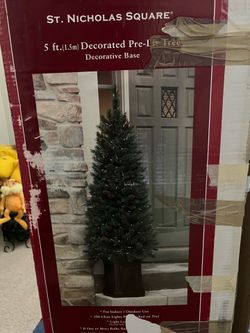 5 foot decorated pre-lit tree
