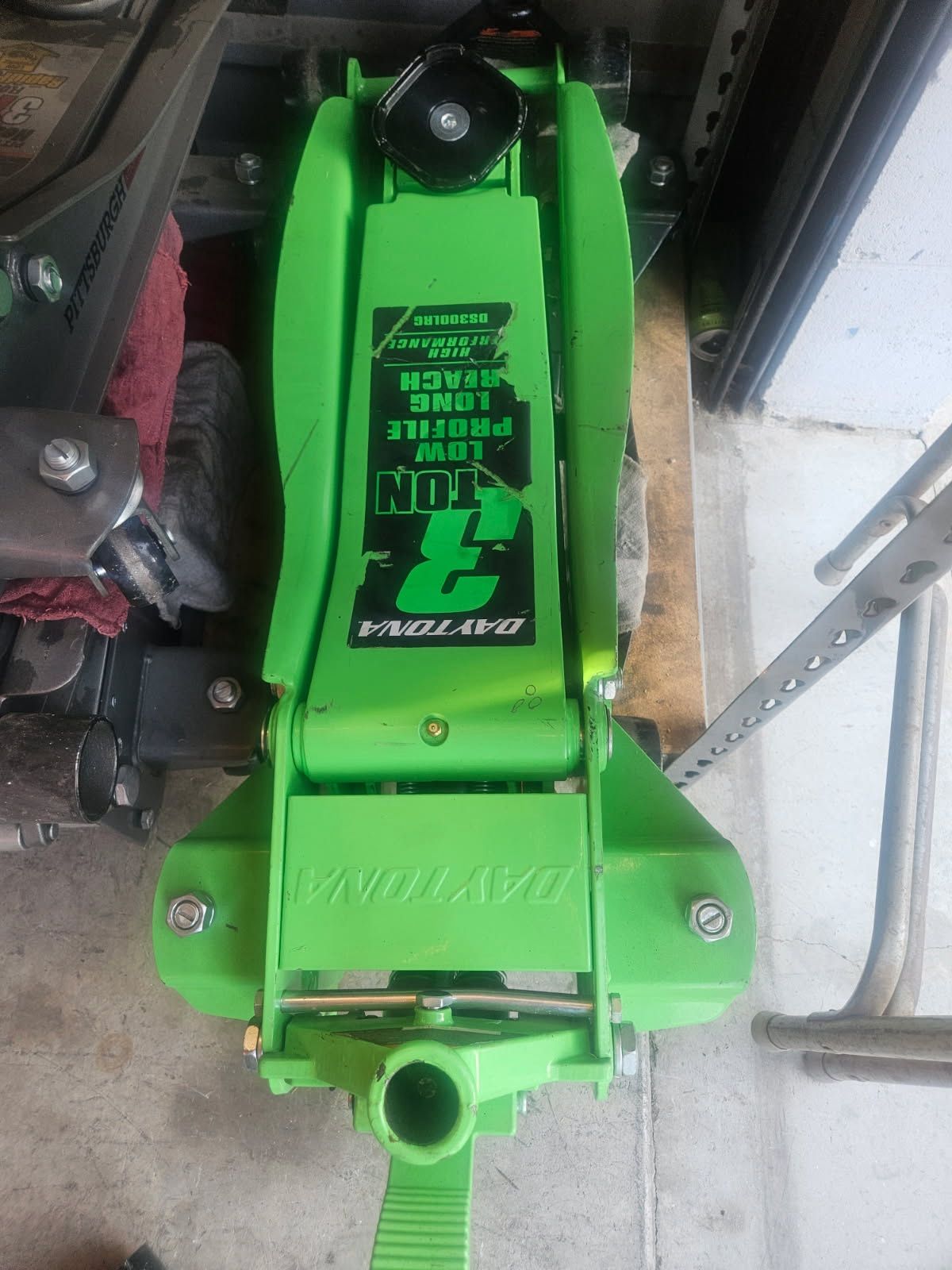 DAYTONA 3 Ton Long-Reach Low-Profile Professional Floor, Green