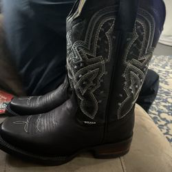Women’s Cowboy Boots Size 8