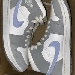 Air Jordan 1s Mid Size 9 Women 