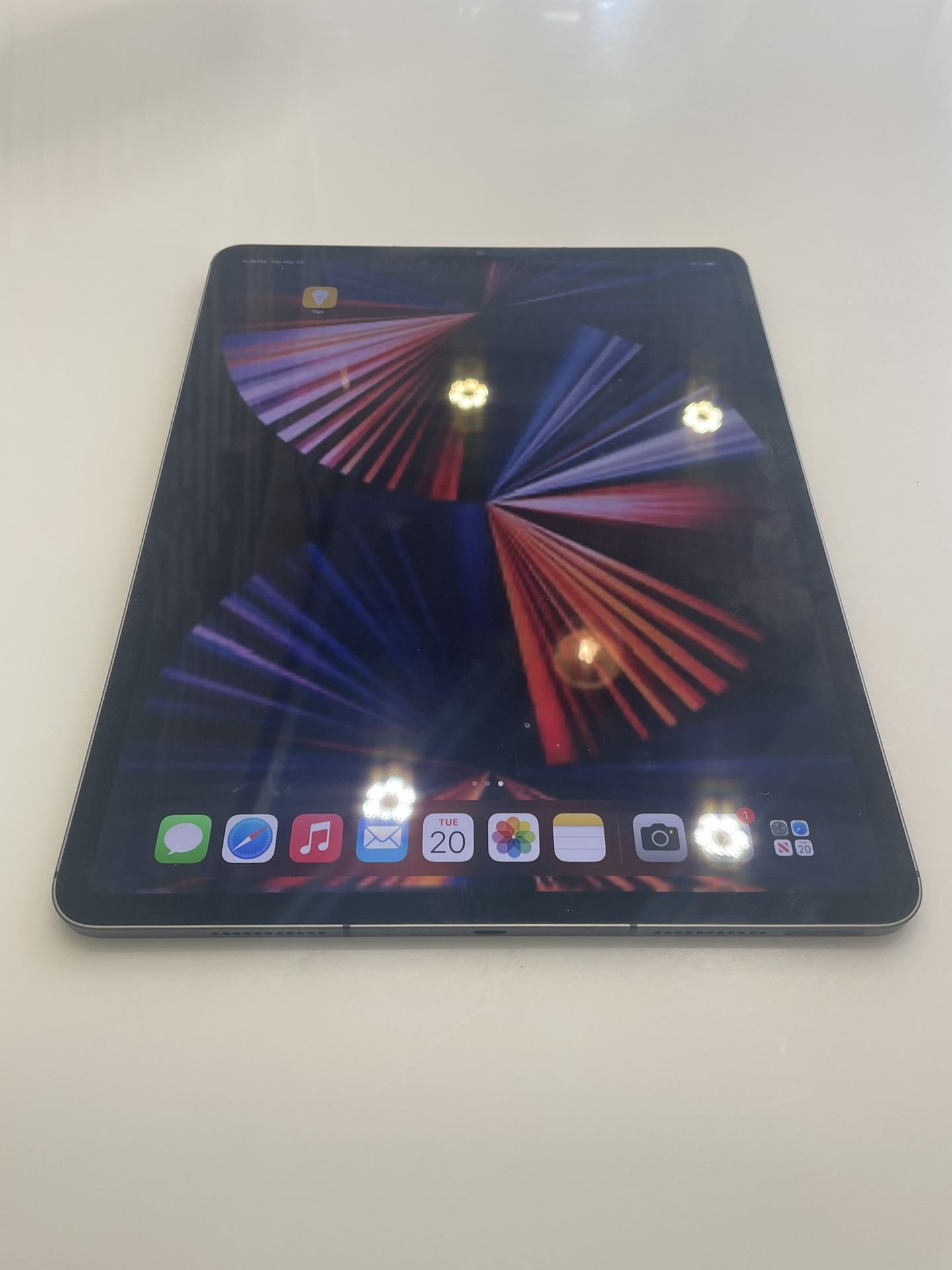 iPad Pro 12.9-inch 5th Gen 256GB M1 (2021) Wi-Fi +Cellular.