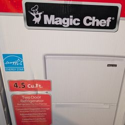 Magic Chef 4.5 cu.Ft. 2 Door Mini Fridge With Freezer New
