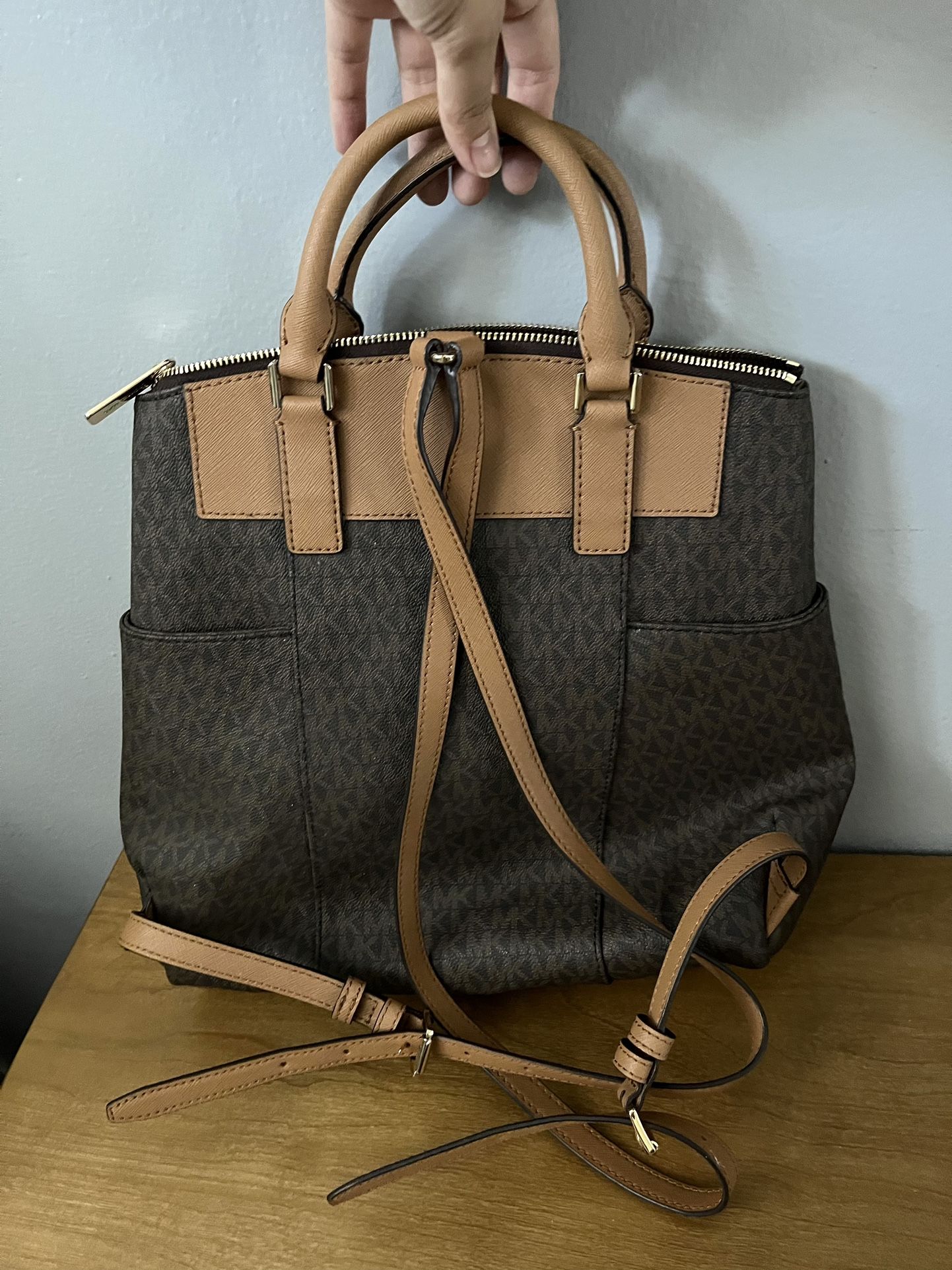 Michael Kors Hamilton Traveler Bag Backpack NEW for Sale in Los