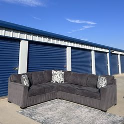 FREE DELIVERY 🚚 | Gray Sectional Jonathan Louis