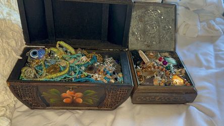 🔥 NEED GONE IN today 🔥 Vintage Jewelry Chest Lot - Sterling & 10k Gold
