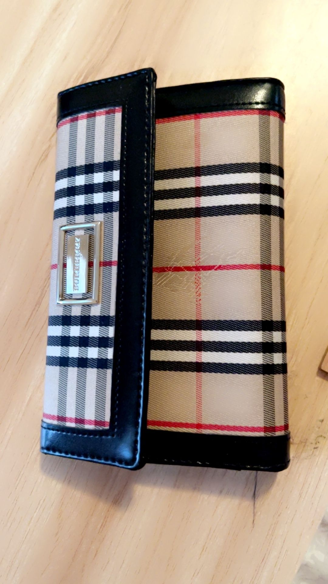 Women Burberry wallet