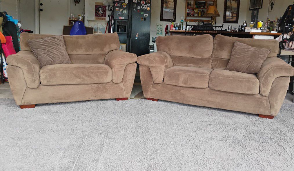 PENDING Loveseat & Large Chair. You Must Pick Up & Load. $50 Firm