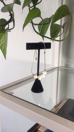 Adjustable faux silver pearl necklace