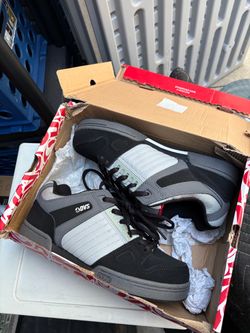 DVS Shoes Celsius Black Grey Charcoal Mens Athletic Shoes size 8.5 preowned only worn once! Only $50!!!!!